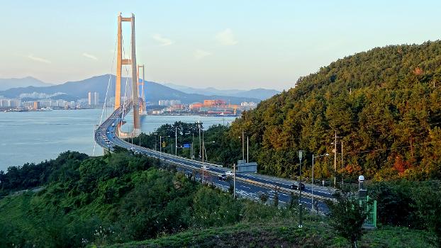 Yi Sun-sin Bridge : Yi Sun-sin Bridge is a suspension bridge part of the approach road to the Yeosu Industrial Complex and is the world's fifth longest suspension bridge in terms of its main span length connecting Gwangyang with Myodo-dong.