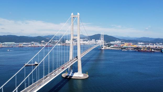 Yi Sun-sin Bridge : Yi Sun-sin Bridge is a suspension bridge part of the approach road to the Yeosu Industrial Complex and is the world's fourth longest suspension bridge in terms of its main span (2012) length connecting Gwangyang with Myodo-dong.