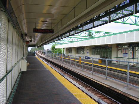 22nd Street SkyTrain Station