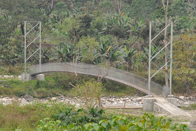 Tutuluru (Same) Footbridge 