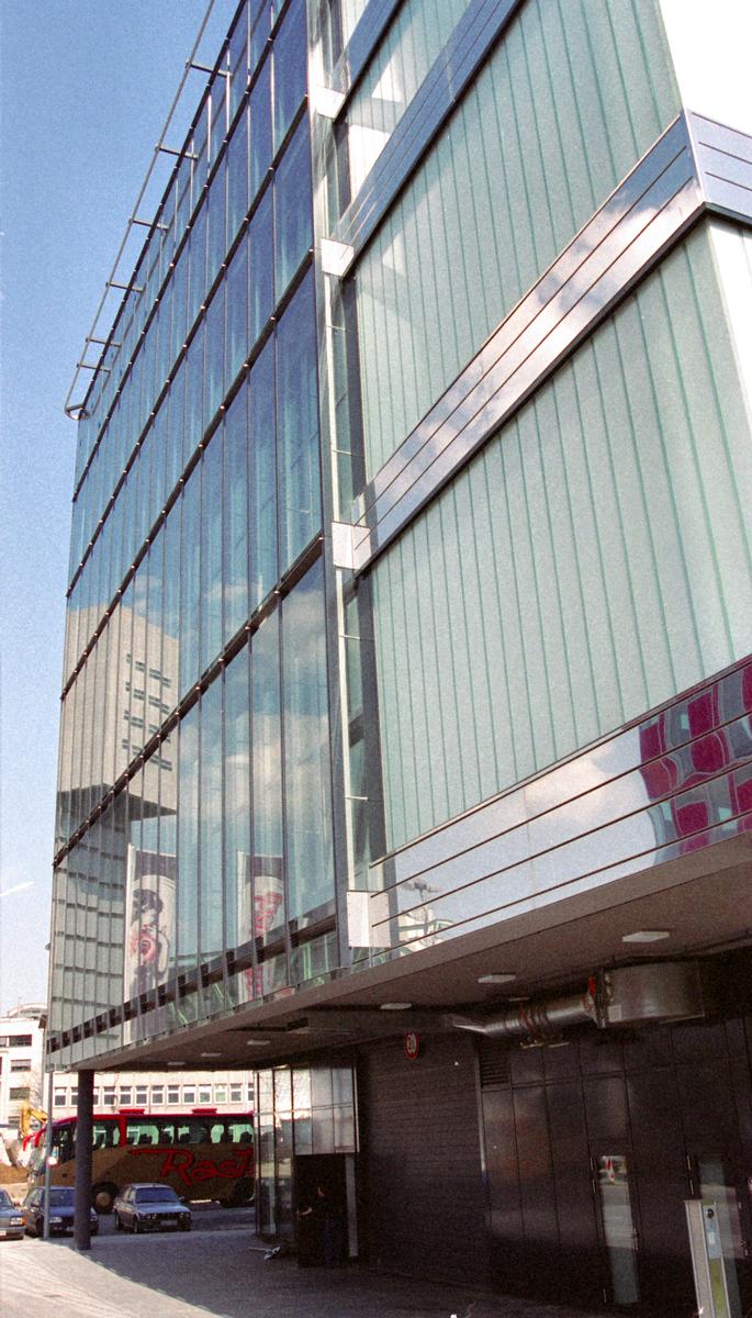 Media Tower & Gläserne Killepitschfabrik (Düsseldorf, 2006) 