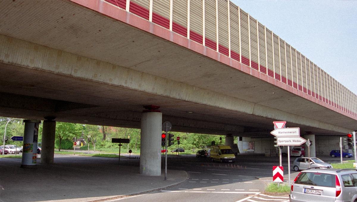 Pont-autoroute sur la Wacholderstrasse à Duisburg 