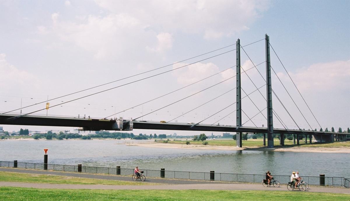 Kniebrücke, Düsseldorf 