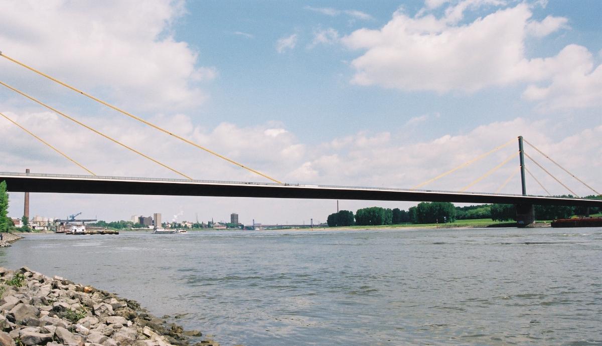 Rheinbrücke Duisburg-Neuenkamp 