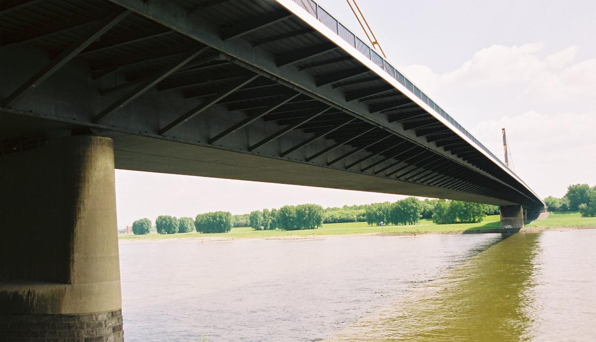 Rheinbrücke Duisburg-Neuenkamp 