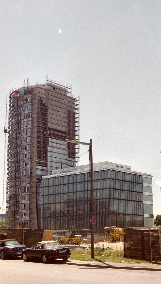 Media Tower & Gläserne Killepitschfabrik (Düsseldorf, 2005) 