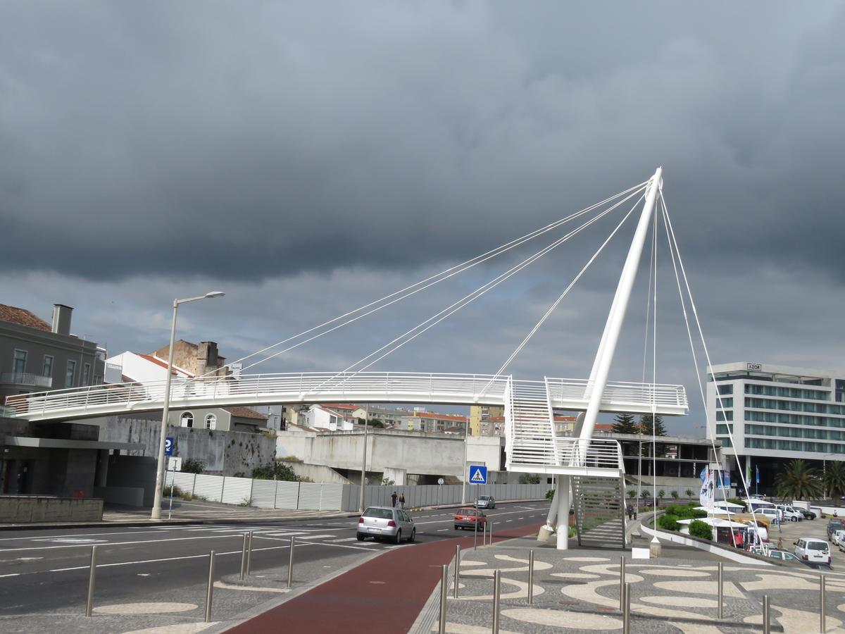 Fußgängerbrücke Ponta Delgada 