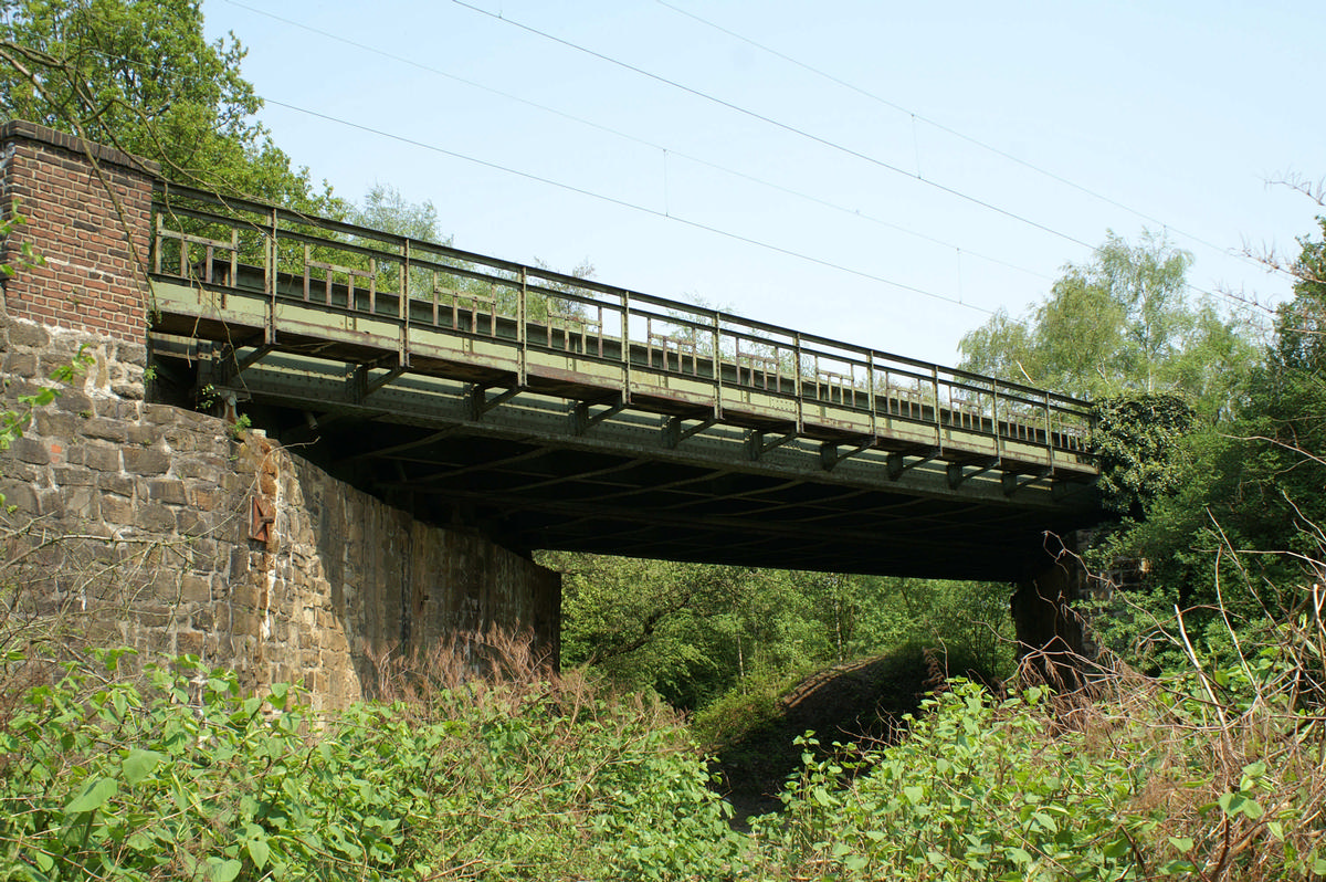 Railroad bridge carrying the S 3 at Bochum-Dahlhausen 