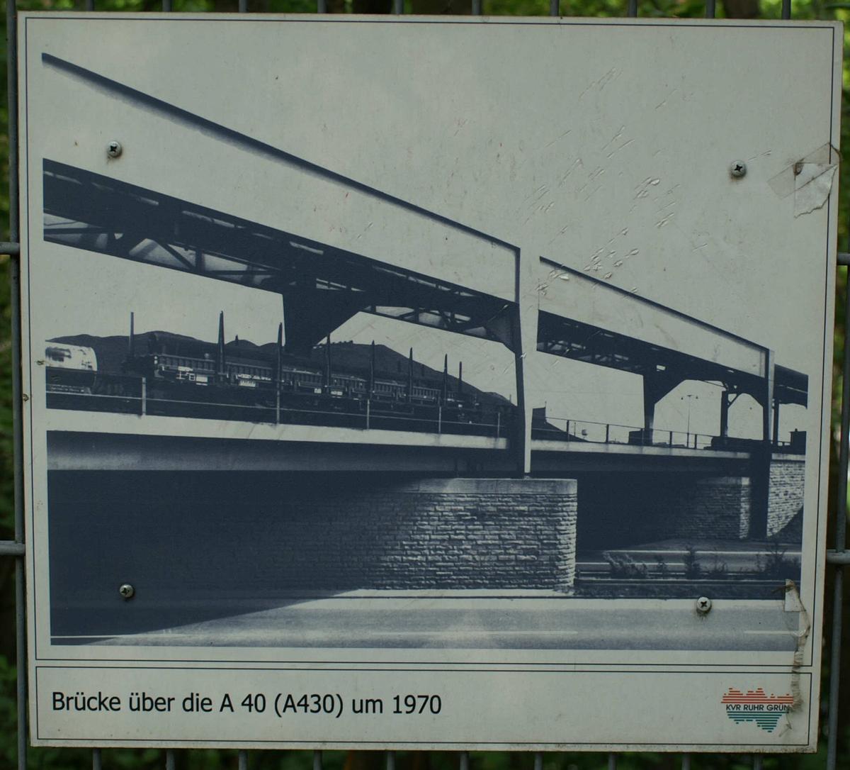 Bridge across Darpestrasse and A40, Bochum-Hamme 