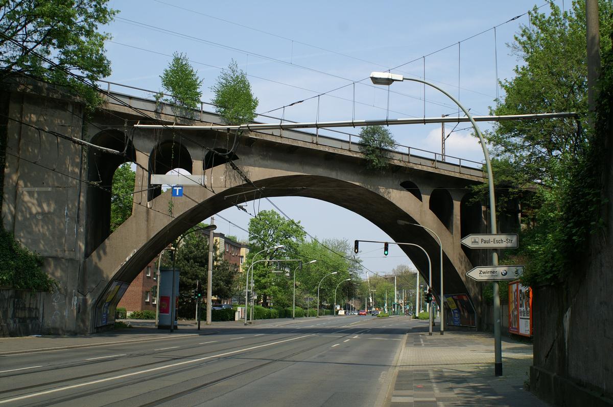 Eisenbahnbrücke über die Düsseldorfer Strasse, Duisburg 