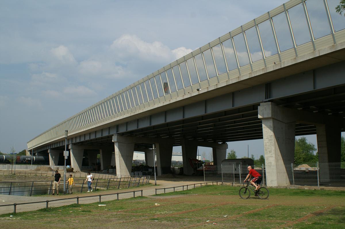 Autobahn A59Pont sur la Hafenbahn 