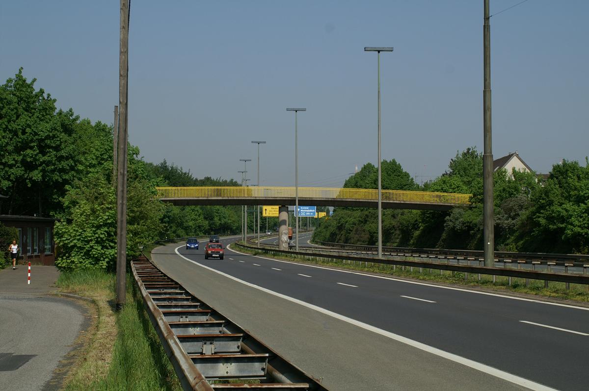Himmelgeister Strasse Footbridge across Münchener Strasse at Düsseldorf-Wersten 