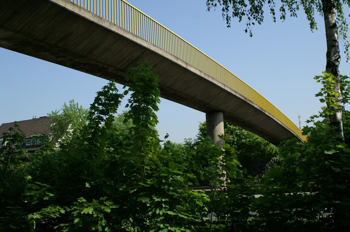 Himmelgeister Strasse Footbridge across Münchener Strasse at Düsseldorf-Wersten 