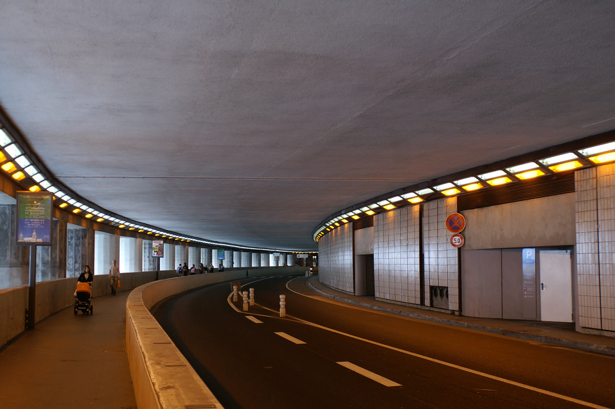 Boulevard Louis II underneath Les Spélugues, Monte-Carlo 