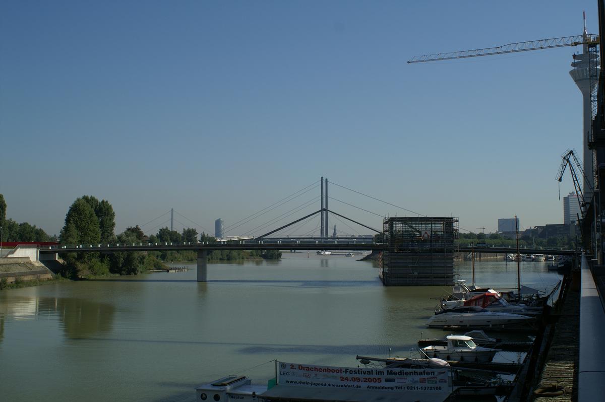 Medienhafen, Düsseldorf – Hafenbrücke »Am Handelshafen« 