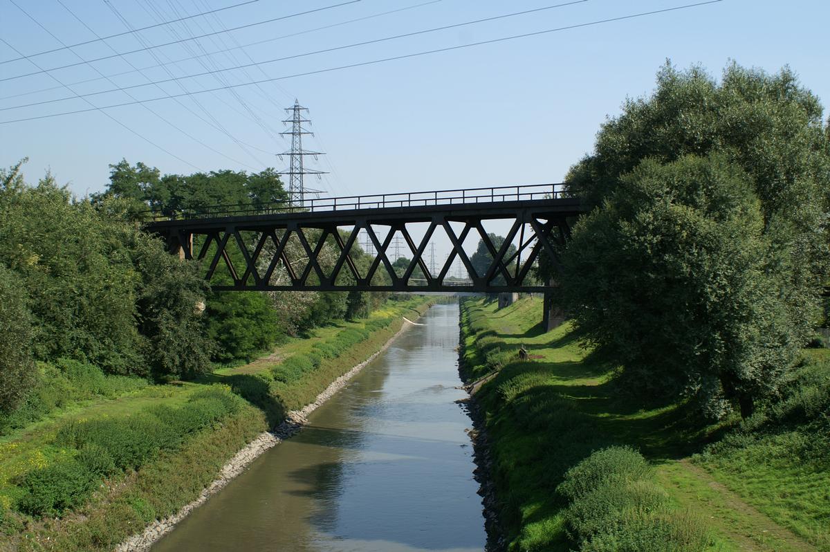 Pont No. 319a à Oberhausen sur le canal du Rhin à Herne 