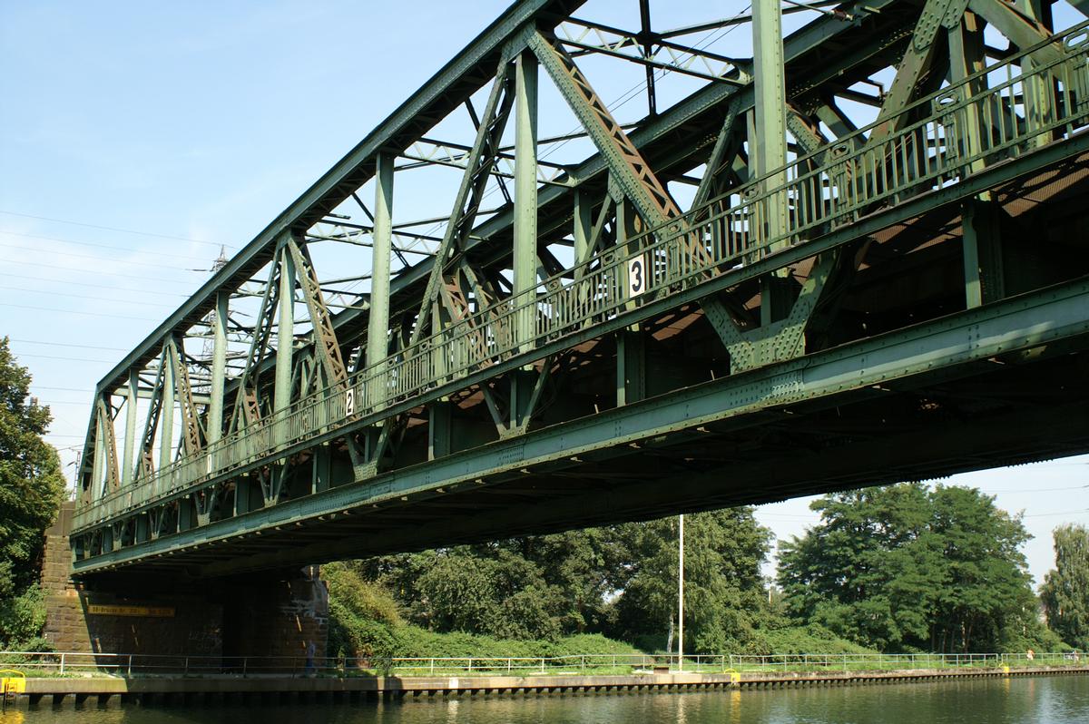 Bridge No. 318 crossing the Rhine-Herne Canal at Oberhausen 