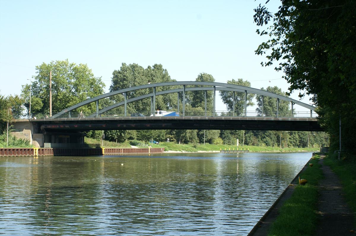 Pont no. 314 franchissant le canal Rhin-Herne à Oberhausen 