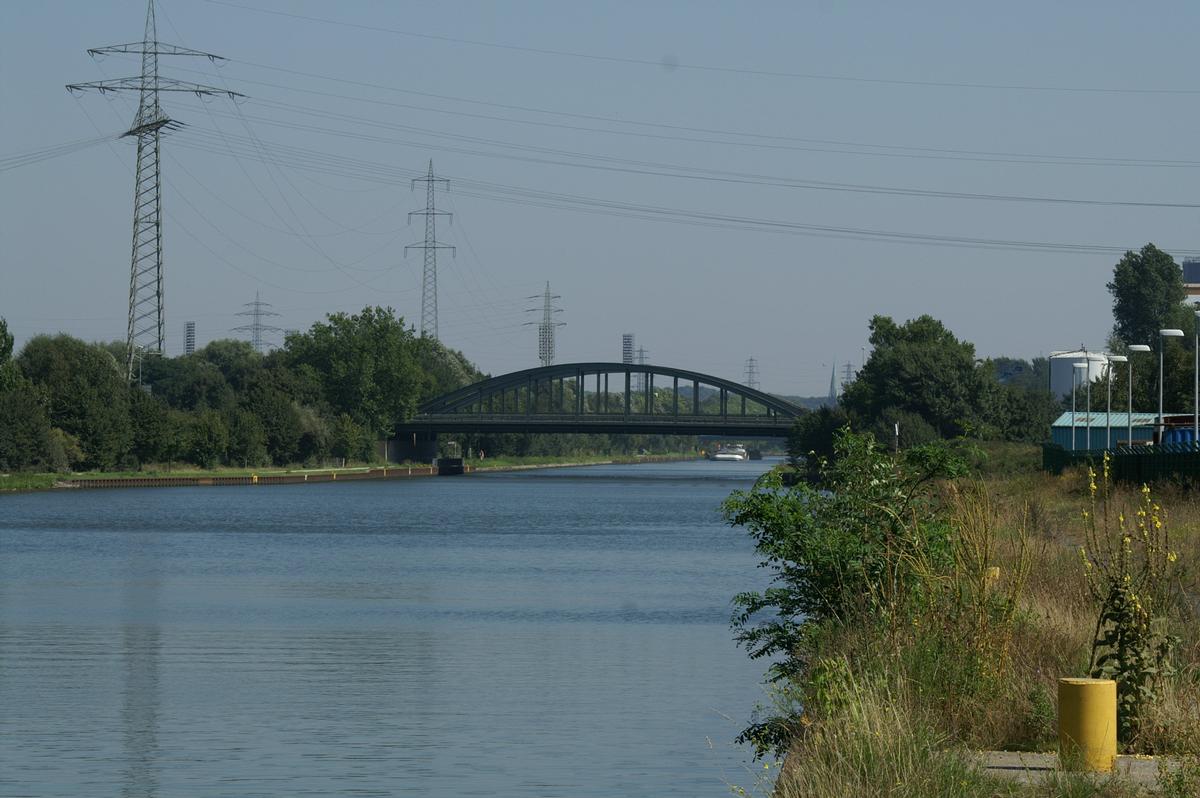 Pont no. 315 franchissant le canal Rhin-Herne à Oberhausen 