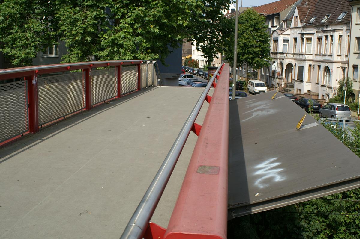 Fußgängerbrücke am Ende der Alexanderstrasse in Dortmund 
