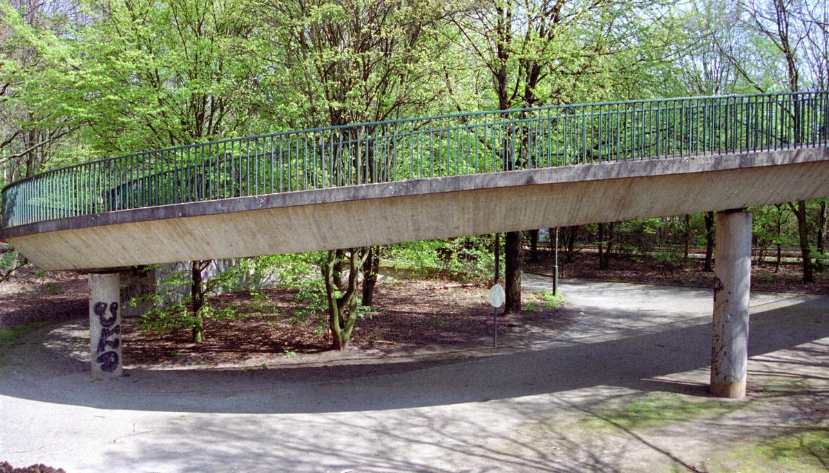 Fußgängerbrücke an der Nürnberger Strasse, Düsseldorf 