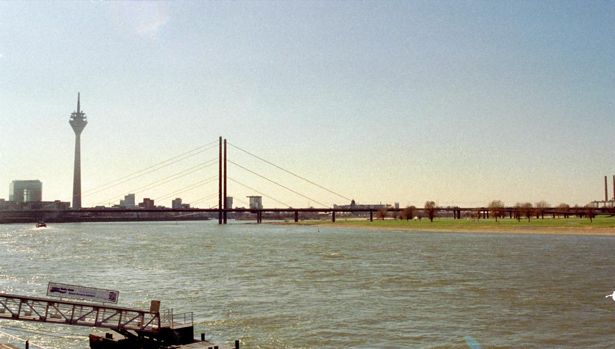 Rheinkniebrücke 