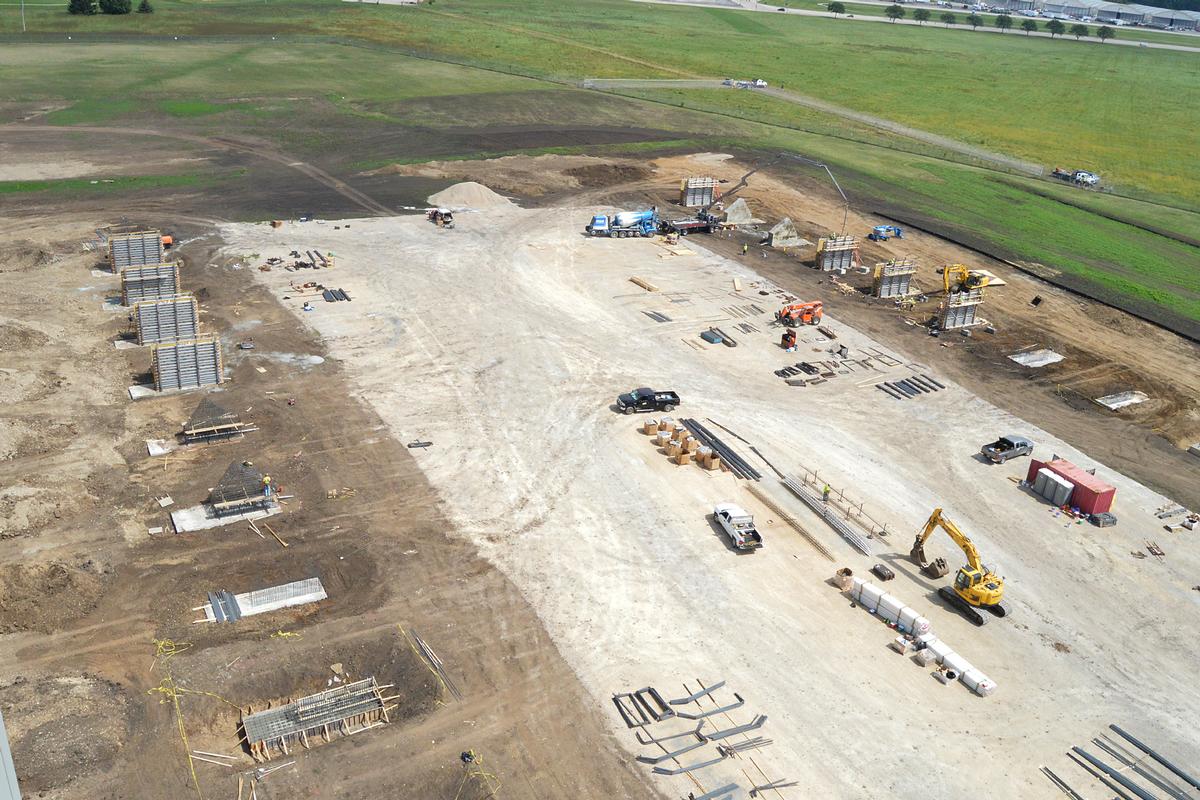 Construction crews pour concrete for the south side springings 