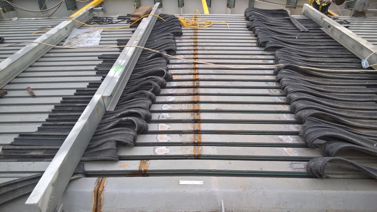 The precise connection of the welded Southern mega expansion joint for the Izmit Bay Bridge with a total width of about 50 metres 