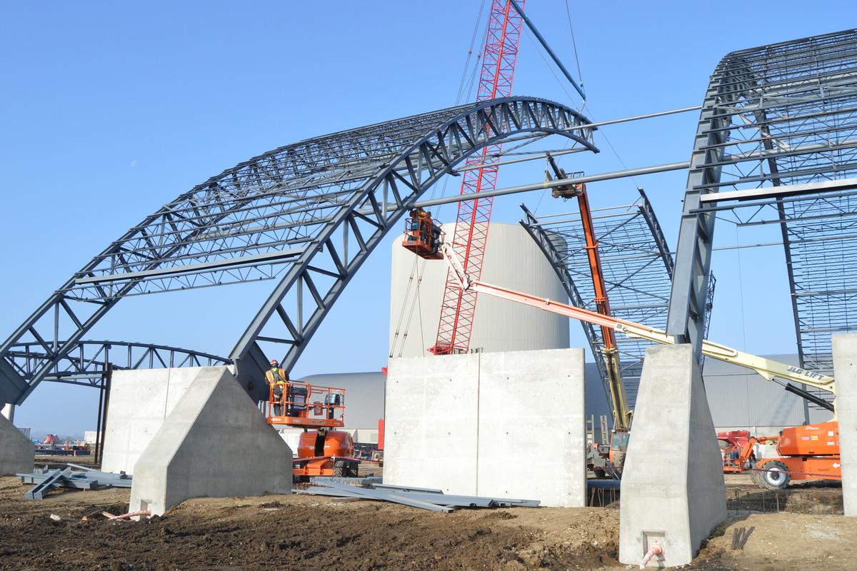 Media File No. 241340 DAYTON, Ohio – Iron workers assemble steel arches for the museum's fourth building. The 224,000 square foot building, which is scheduled to open to the public in 2016, is being privately financed by the Air Force Museum Foundation, a non-profit organization chartered to assist in the development and expansion of the museum's facilities