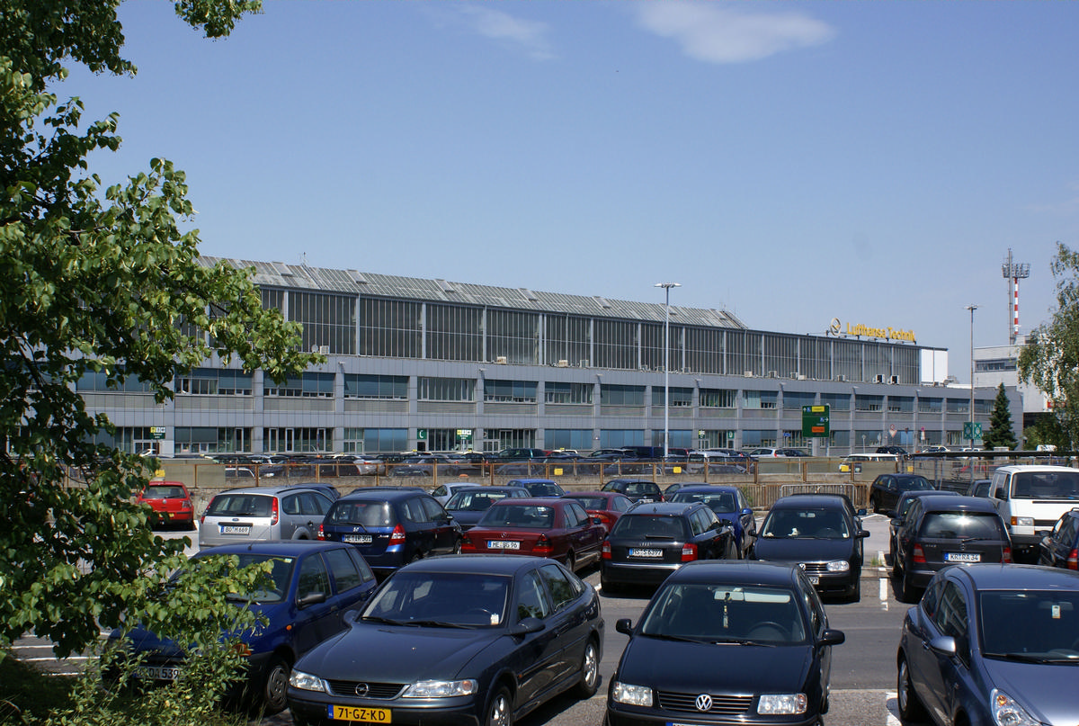 Aéroport international de Düsseldorf - Hangar de Lufthansa Technik 