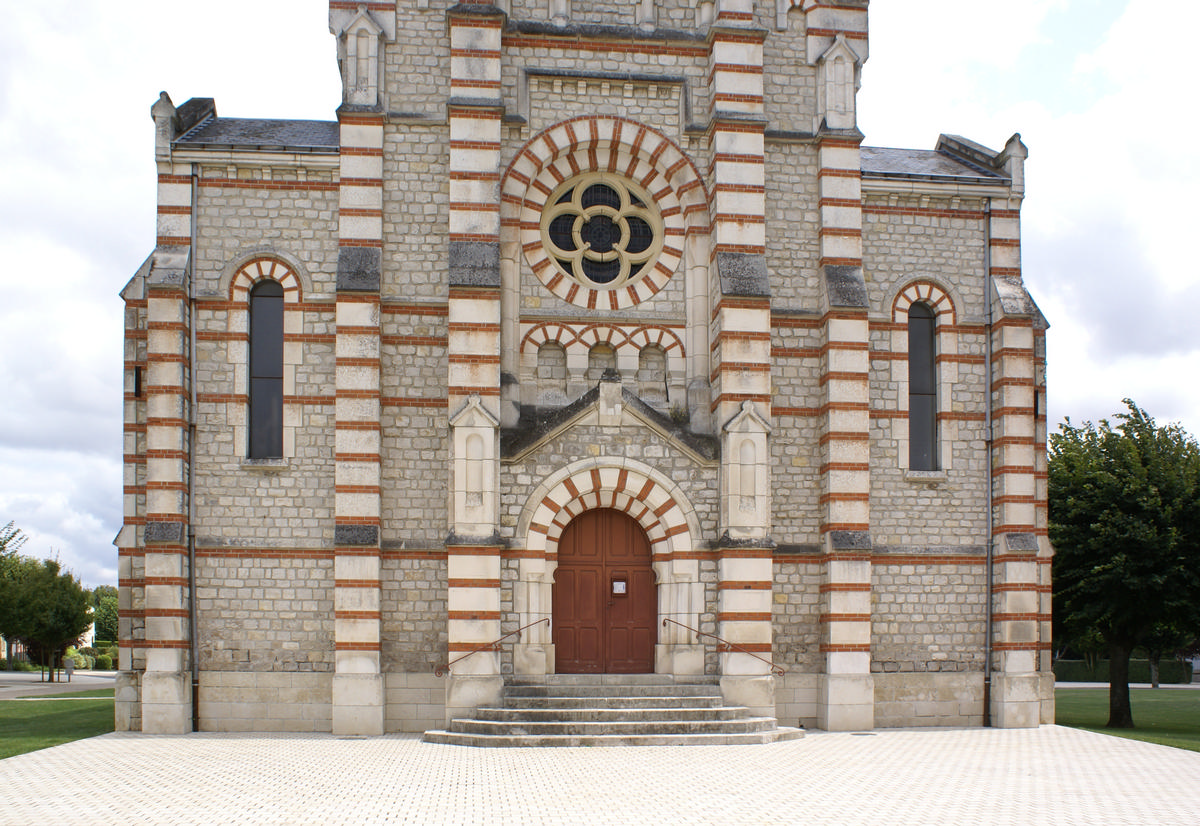 Oucques - Eglise Saint-Jacques 