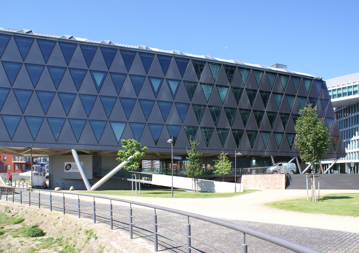 Westhafen-Brückengebäude, Frankfurt 