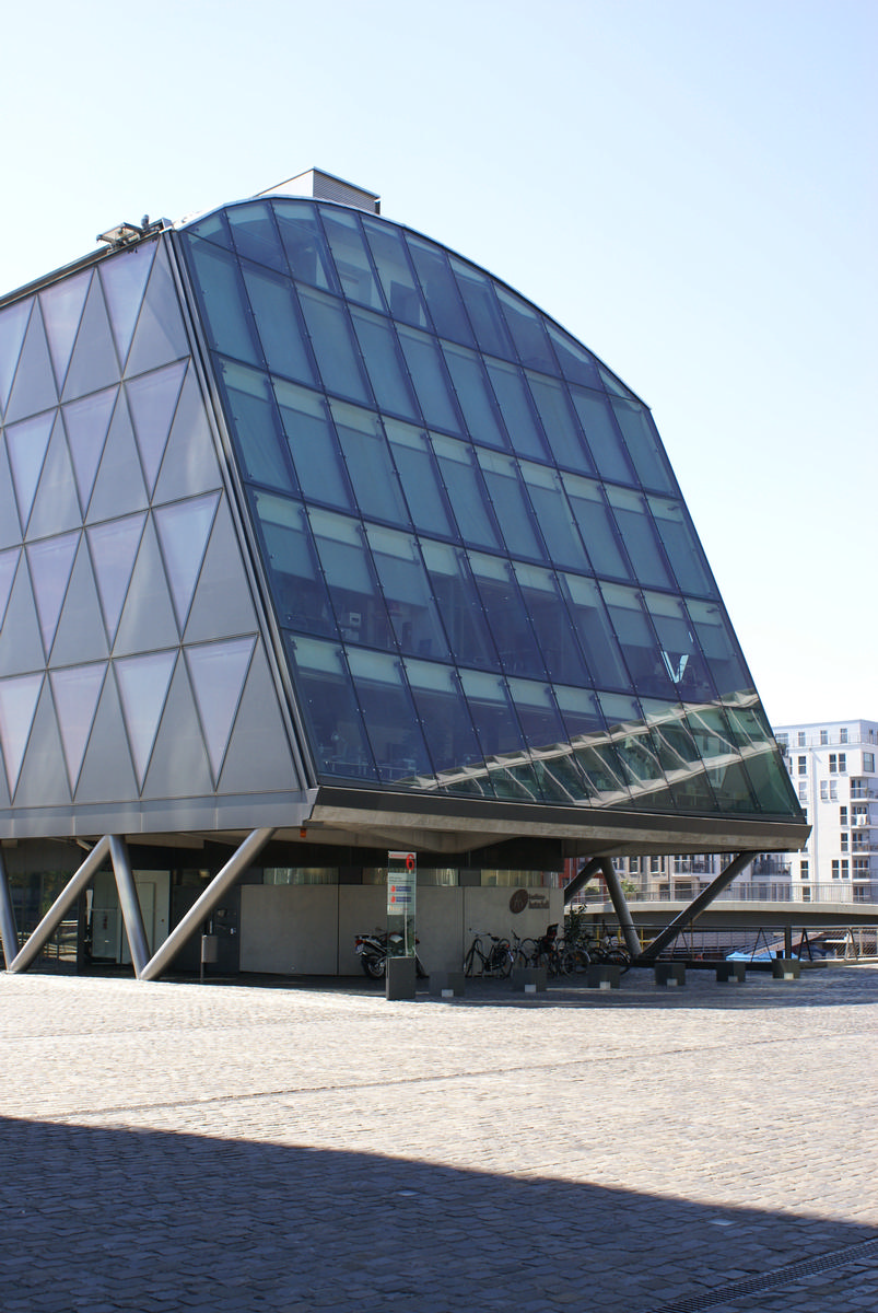 Westhafen-Brückengebäude, Frankfurt 