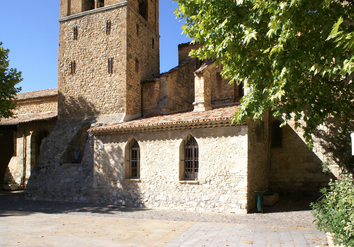 Moustiers-Sainte-Marie - Kirche 