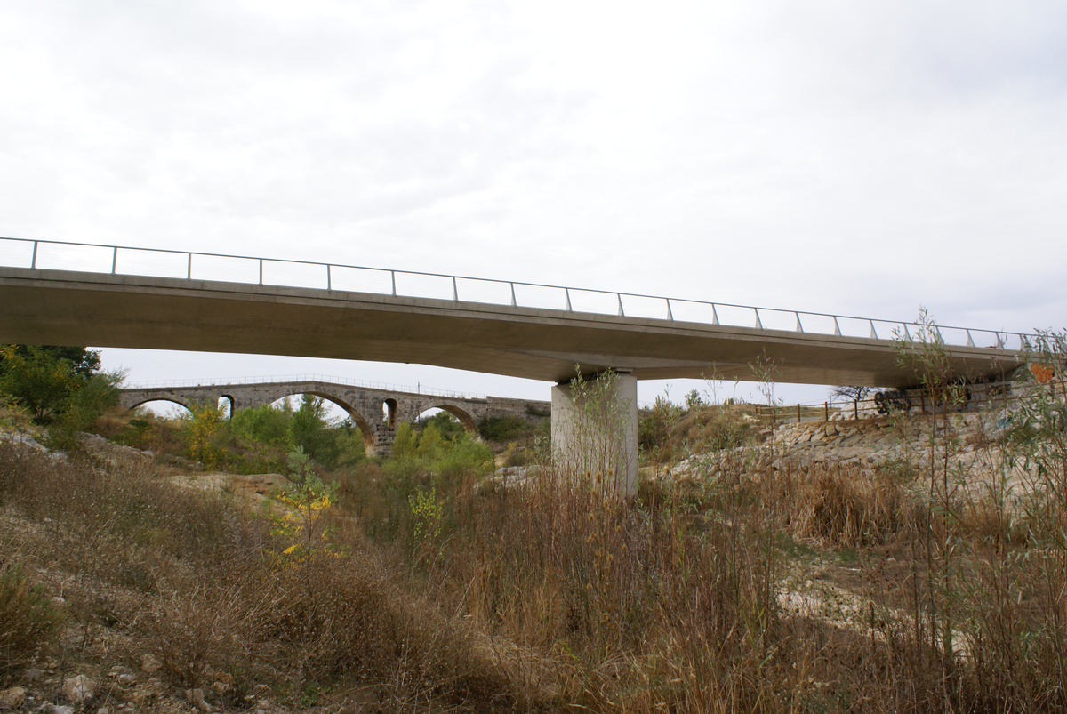 Bonnieux - Brücke im Zuge der D 108 