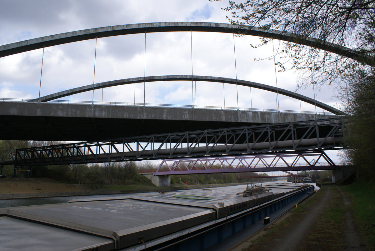 Autobahn A 42 & Canal du Rhin à Herne – Pont de l'A42 sur le Canal Rhin-Herne 