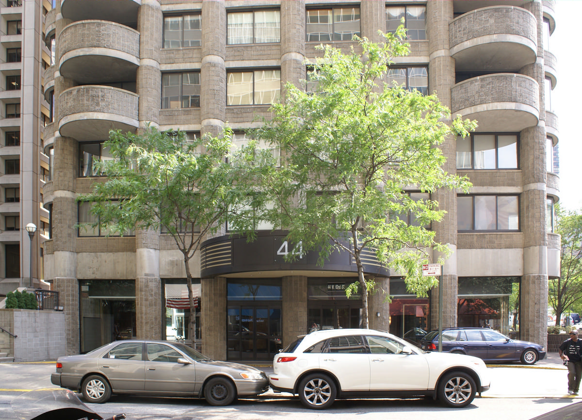 Lincoln Plaza Towers Apartments 