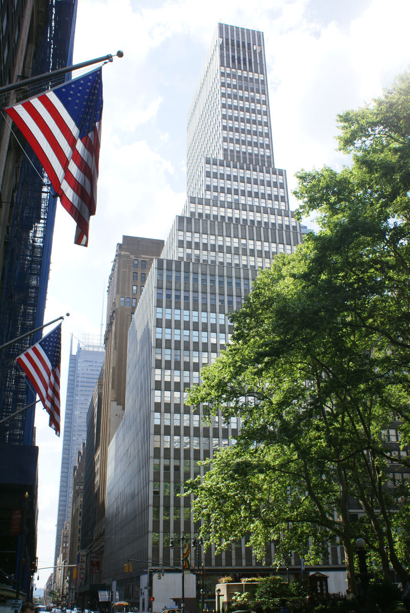 1065 Avenue of the Americas 