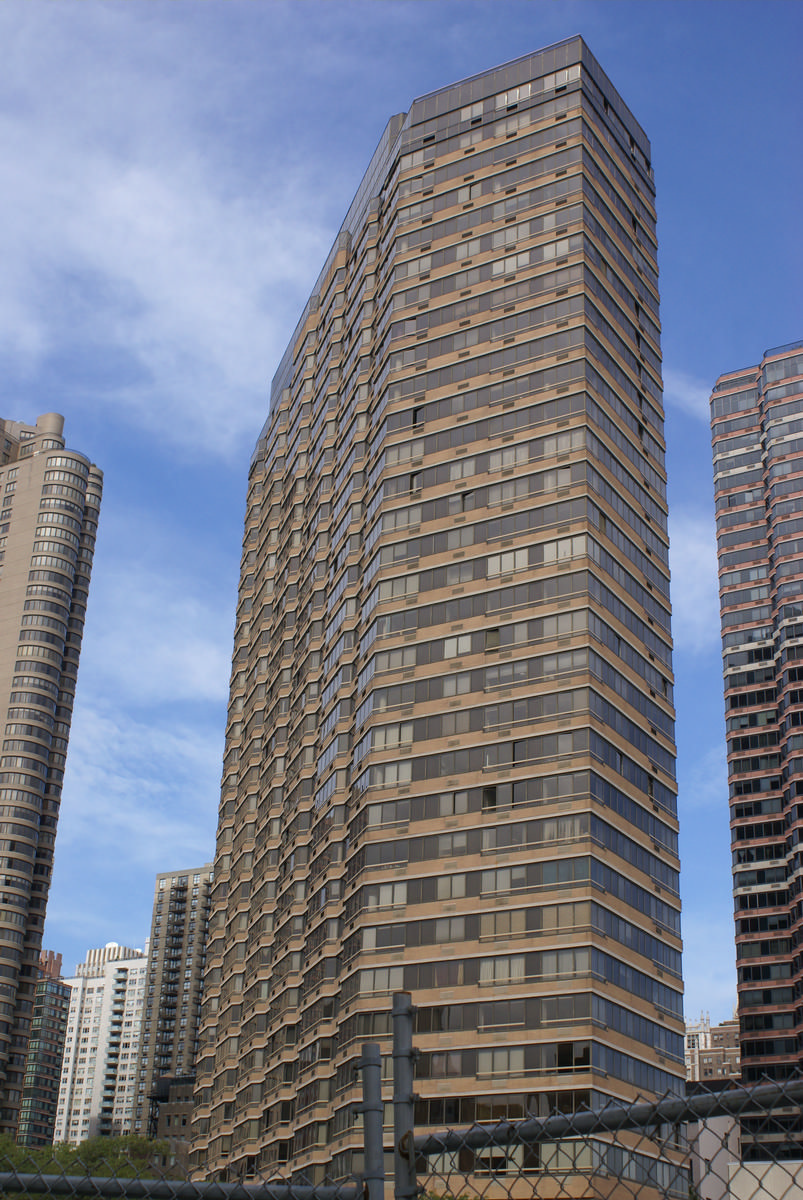 Manhattan Place Condominiums 