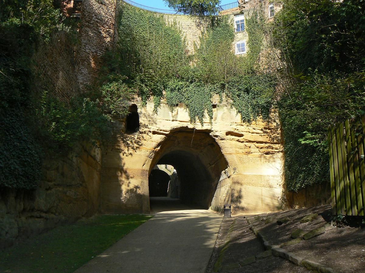 Media File No. 241001 The southern portal. The tunnel is cut through the soft Bunter sandstone of the area and is unlined. It was original intended as an access for horse drawn carriages into the residential suburb called The Park, but is now restricted to a small pedestrian access at its far end.