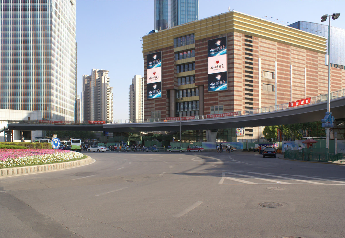 Shanghai - footbridge across Lujiazui Ring Road 