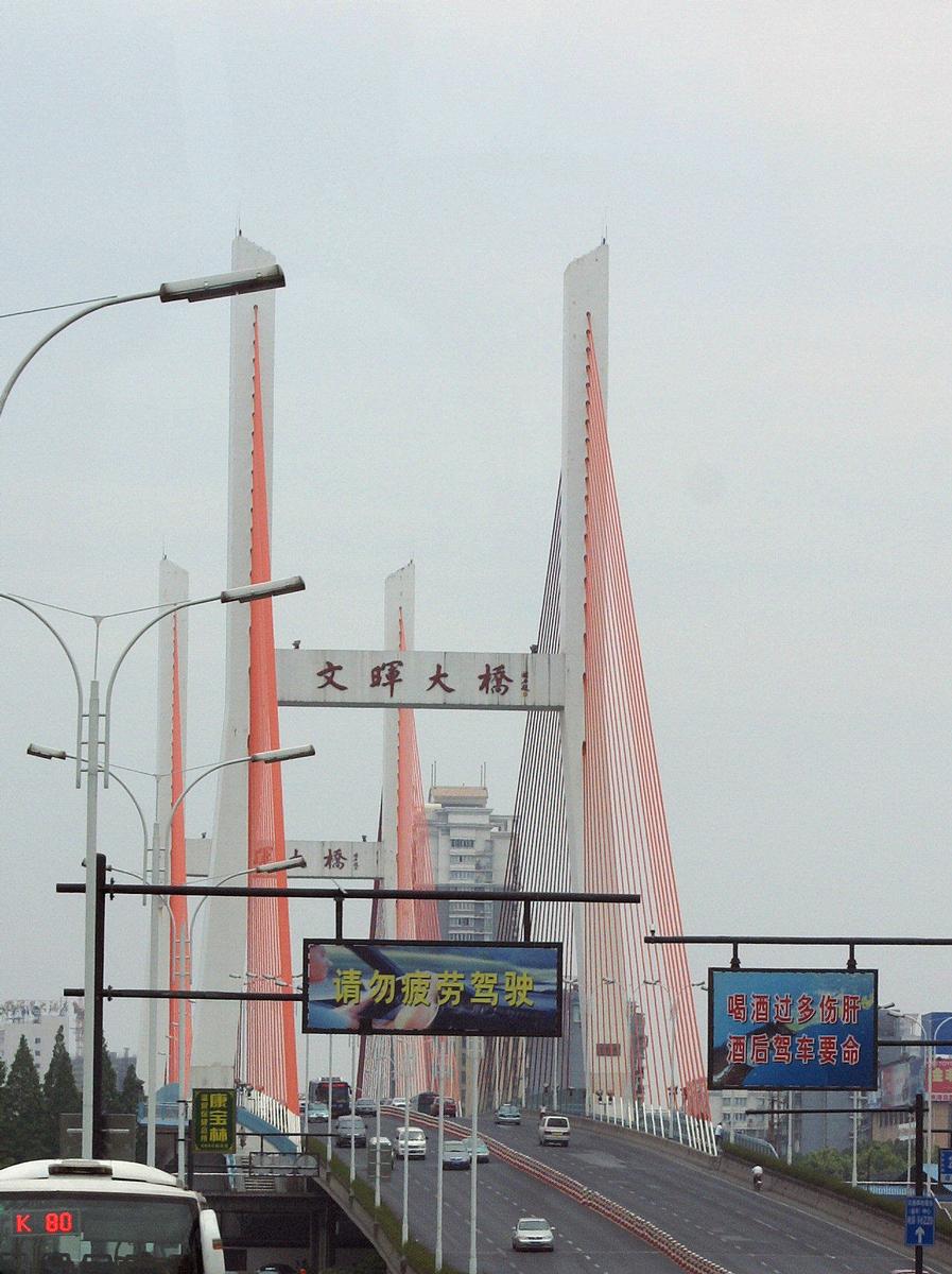 Pont à haubans à Hangzhou 