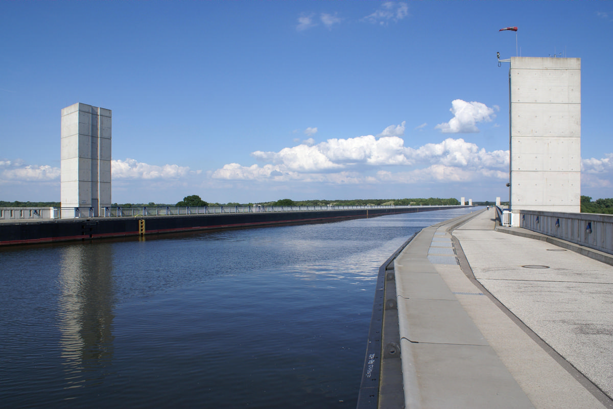 Structurae [en]: Magdeburg Canal Bridge