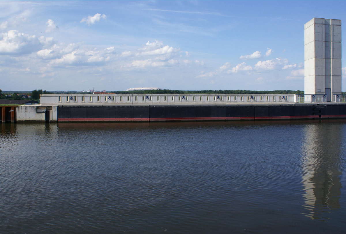 Structurae [en]: Magdeburg Canal Bridge