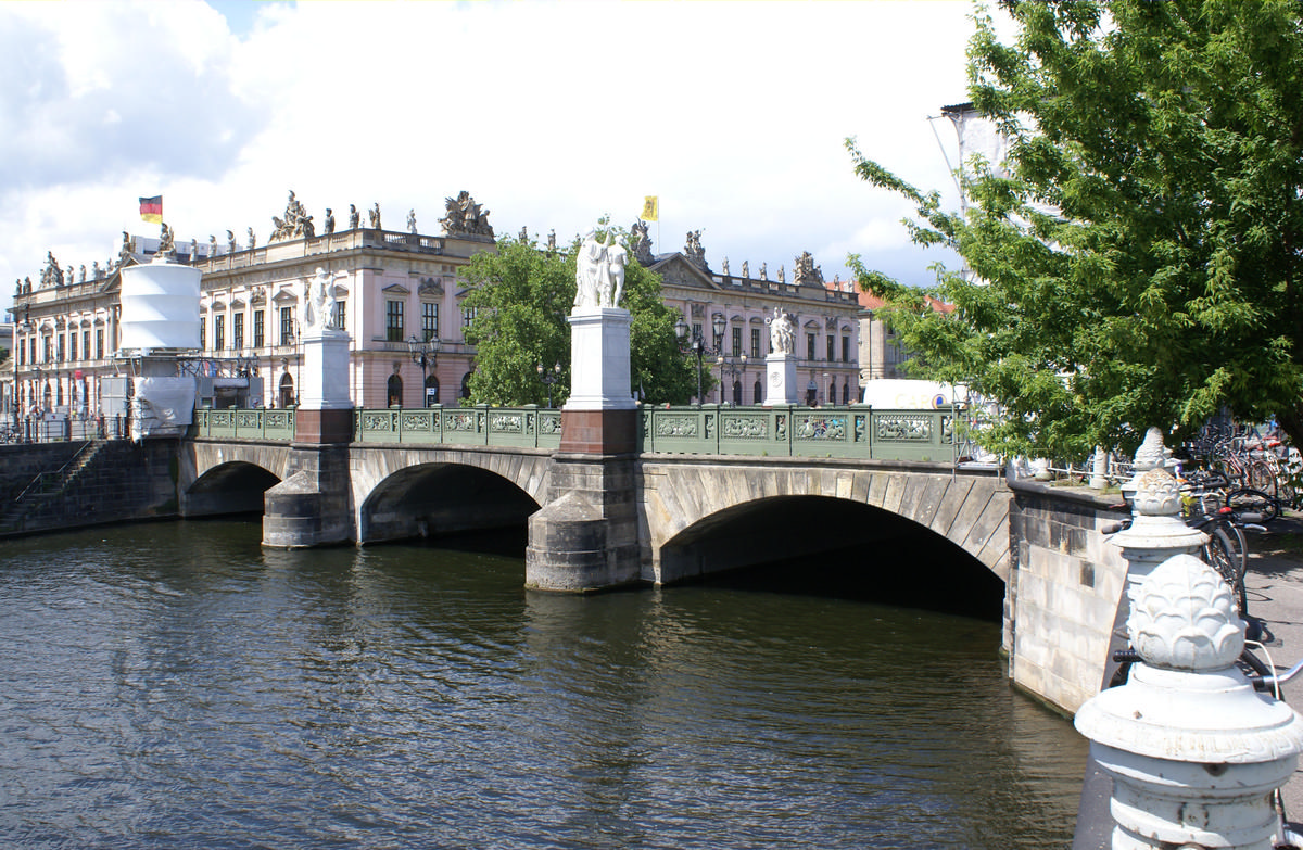 Schlossbrücke 