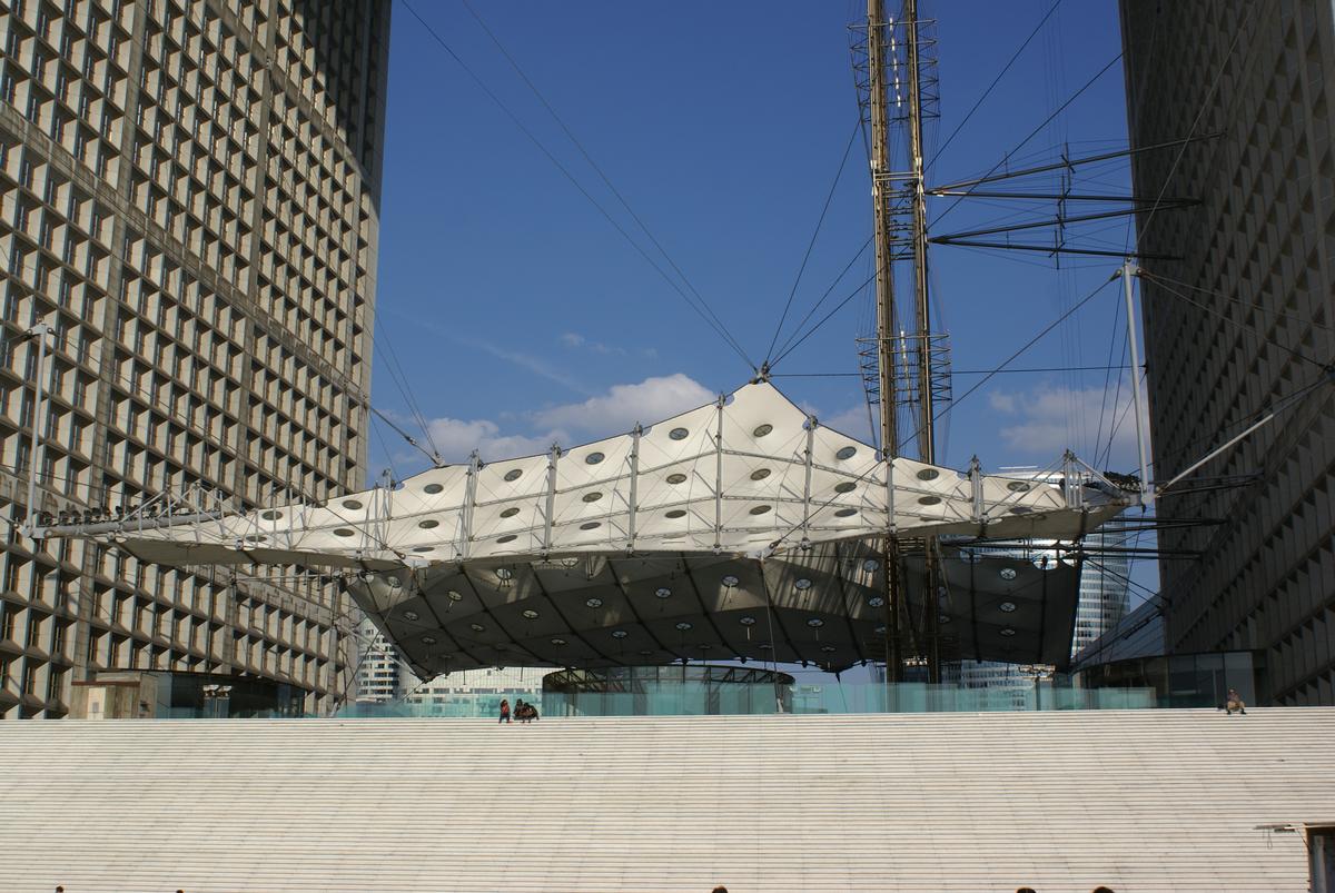 Clouds of the Great Arch of La Défense 
