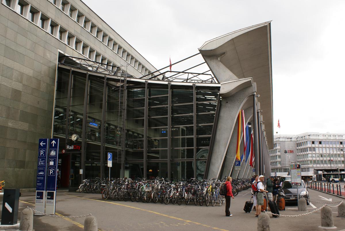 Vorhalle des Bahnhofs in Luzern 