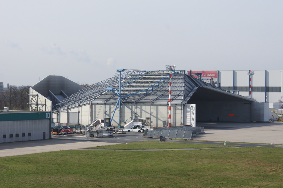 Aéroport Düsseldorf-International – Halle d'essais et de protection phonique 