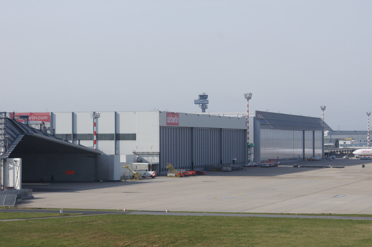 Airport Düsseldorf-International – LTU Hall 8 – Düsseldorf Airport Hangar 7 