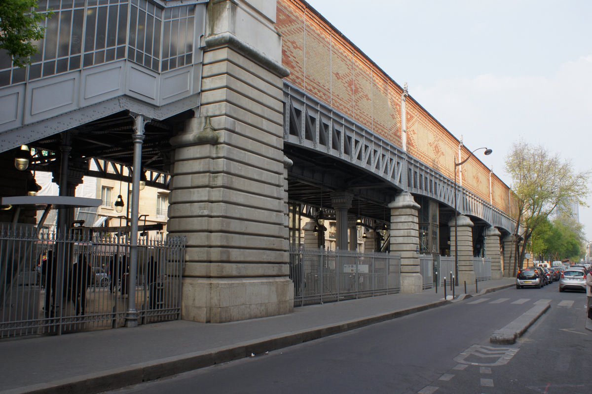 Paris Métro Line 6 – La Motte-Picquet - Grenelle Metro Station 